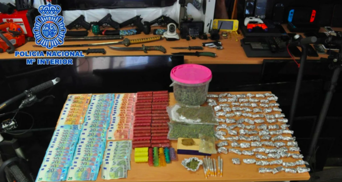 Objetos y sustancias incautadas en Hellín. Fuente: Policía Nacional